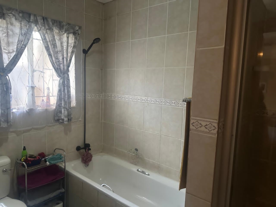 5 Bedroom Property for Sale in Waterval East North West